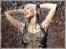 CHRISTINA AGUILERA